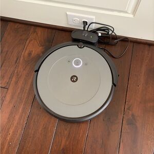 iRobot Roomba WiFi connected Robot Vacuum compatible with Alexa